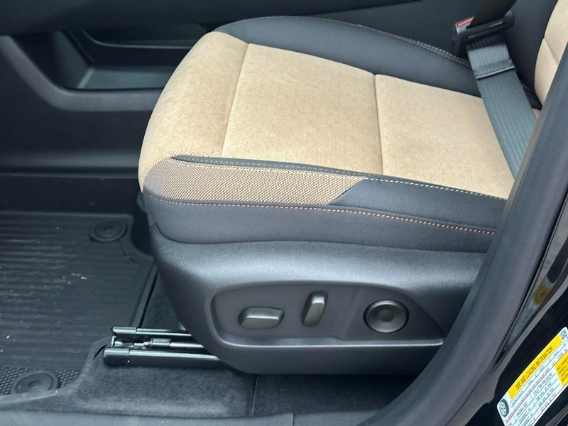 Chevrolet Equinox Vehicle Full-screen Gallery Image 12