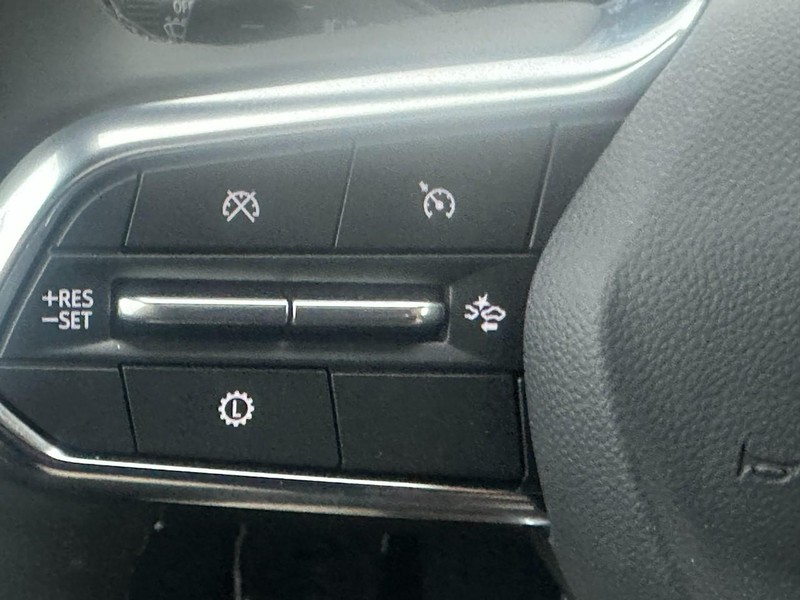 Chevrolet Equinox Vehicle Full-screen Gallery Image 13