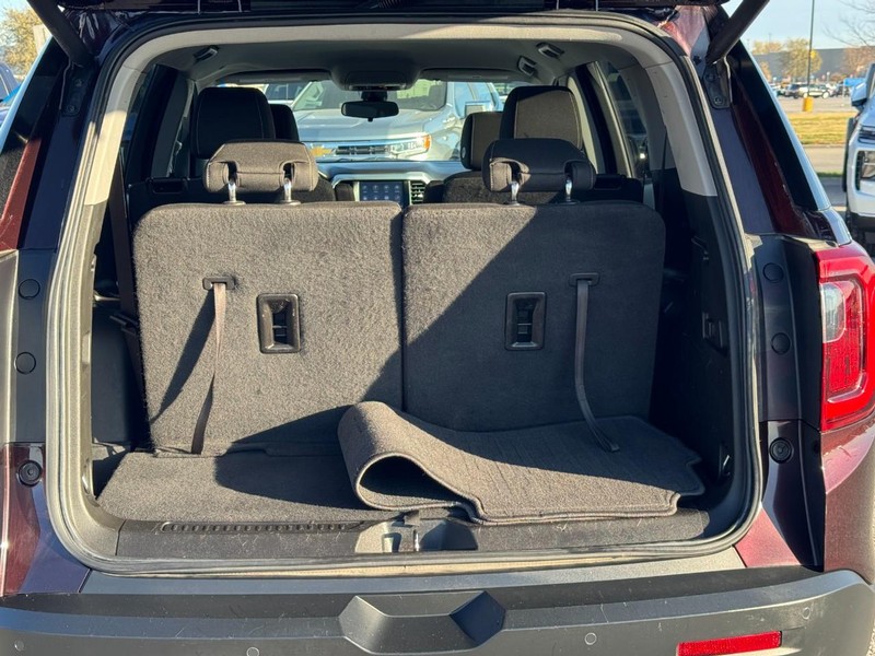 GMC Acadia Vehicle Full-screen Gallery Image 5