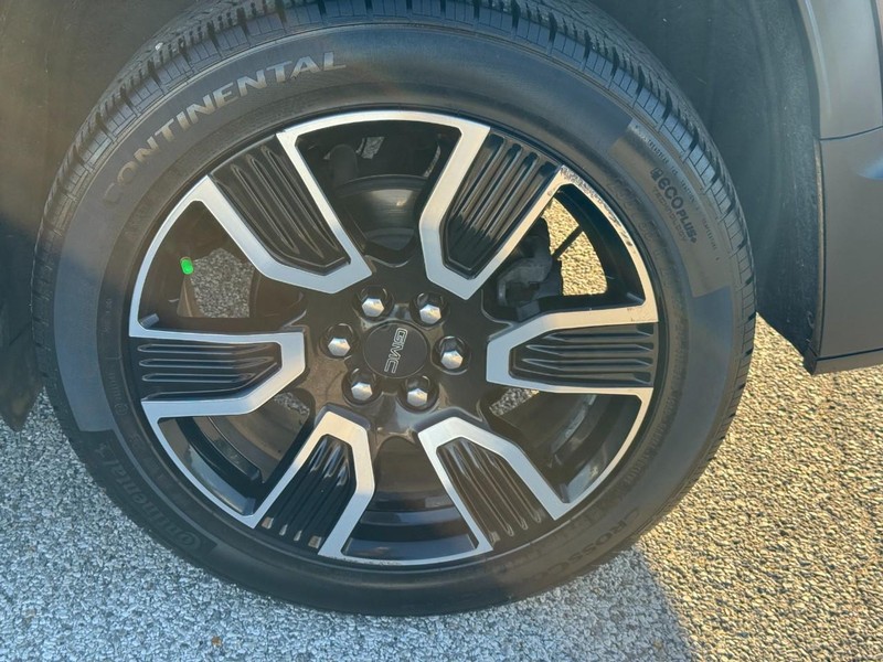 GMC Acadia Vehicle Full-screen Gallery Image 8