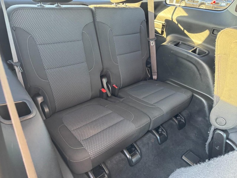 GMC Acadia Vehicle Full-screen Gallery Image 12