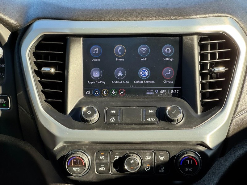 GMC Acadia Vehicle Full-screen Gallery Image 15