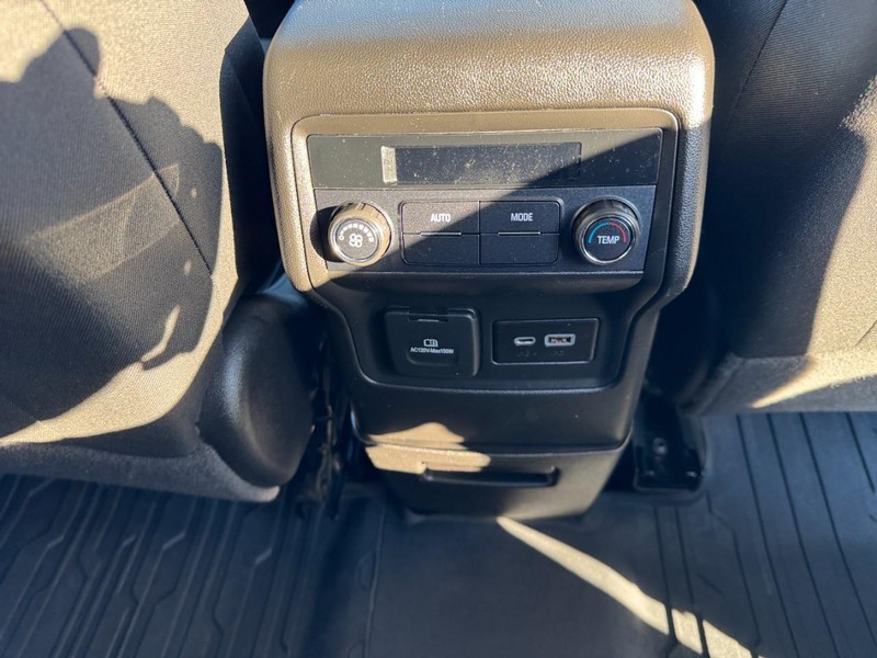 GMC Acadia Vehicle Full-screen Gallery Image 18