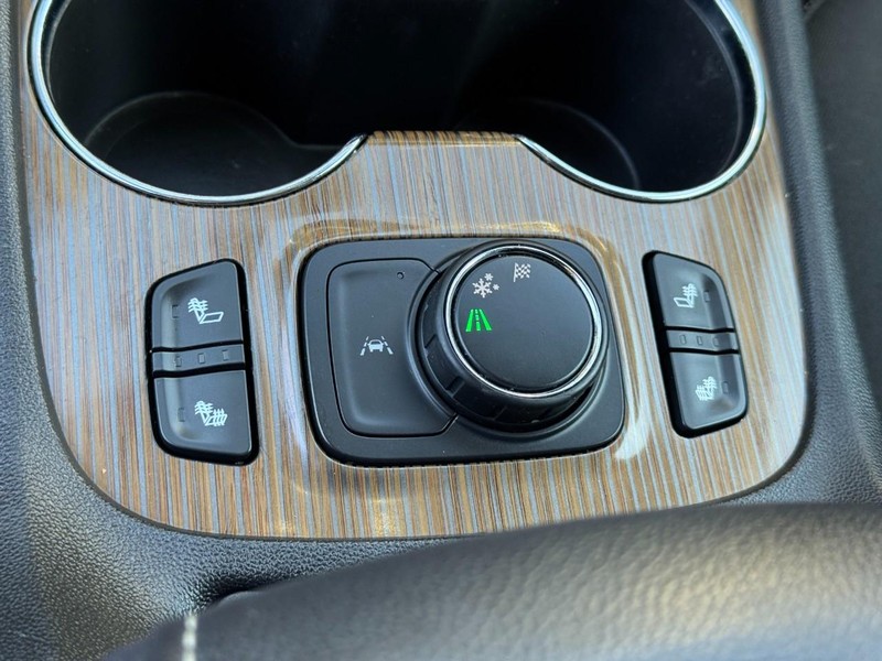 GMC Acadia Vehicle Full-screen Gallery Image 23