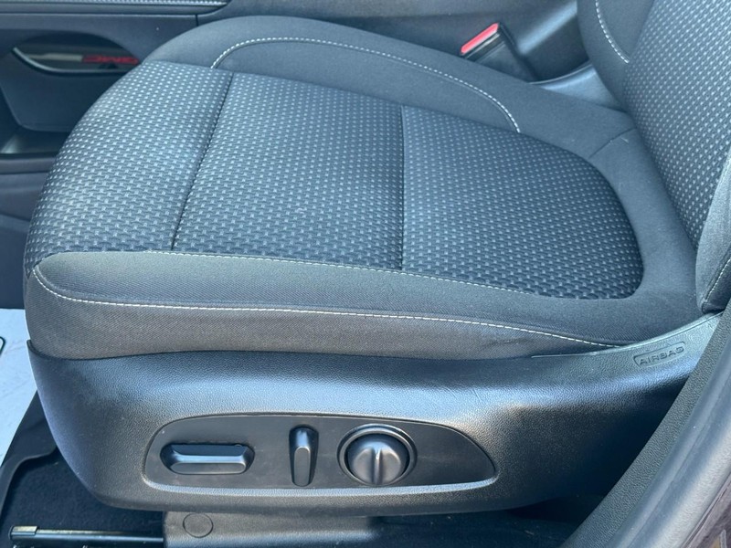 GMC Acadia Vehicle Full-screen Gallery Image 27