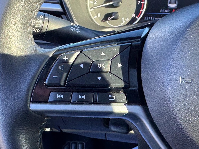 Nissan Altima Vehicle Full-screen Gallery Image 17