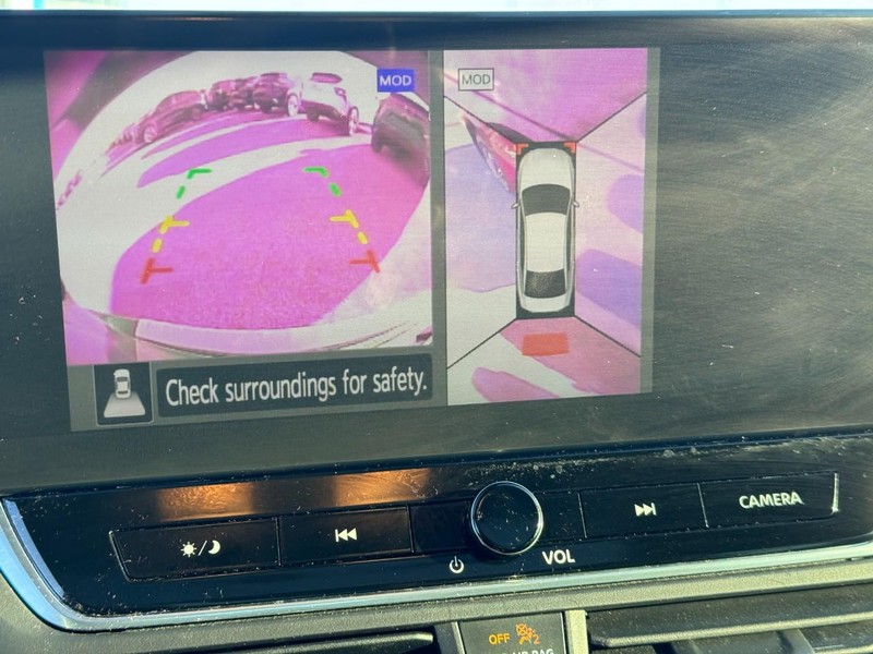 Nissan Altima Vehicle Full-screen Gallery Image 20