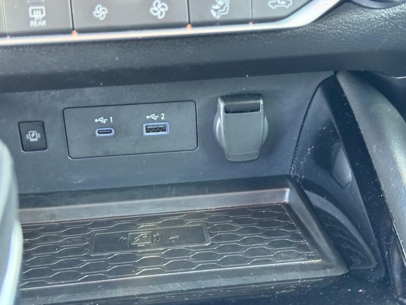 Nissan Altima Vehicle Full-screen Gallery Image 21