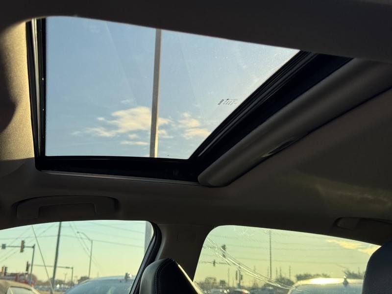 Nissan Altima Vehicle Full-screen Gallery Image 23