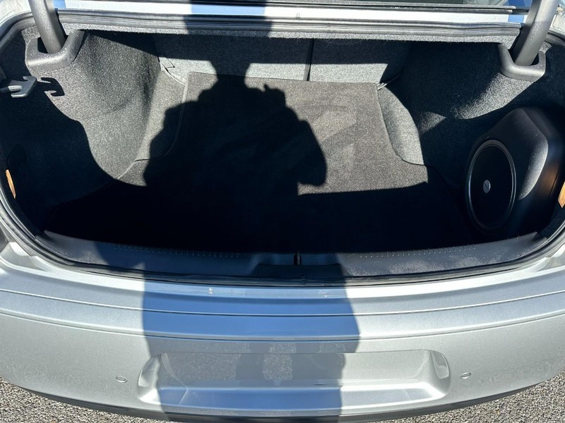 Chrysler 300 Vehicle Full-screen Gallery Image 5