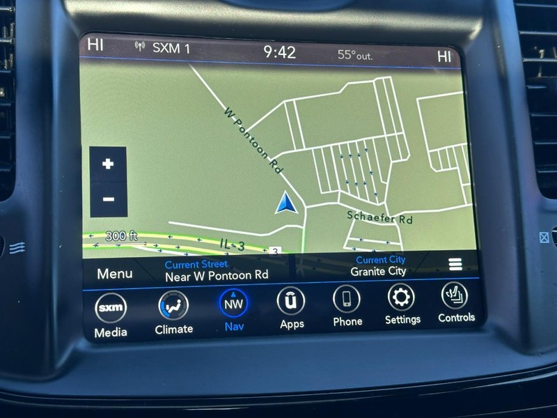 Chrysler 300 Vehicle Full-screen Gallery Image 24