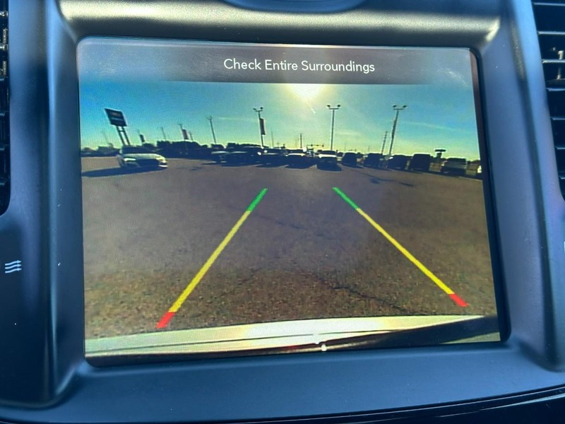 Chrysler 300 Vehicle Full-screen Gallery Image 26