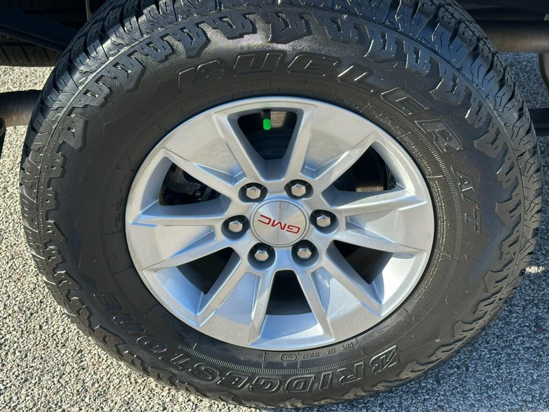 GMC Sierra 1500 Vehicle Full-screen Gallery Image 7