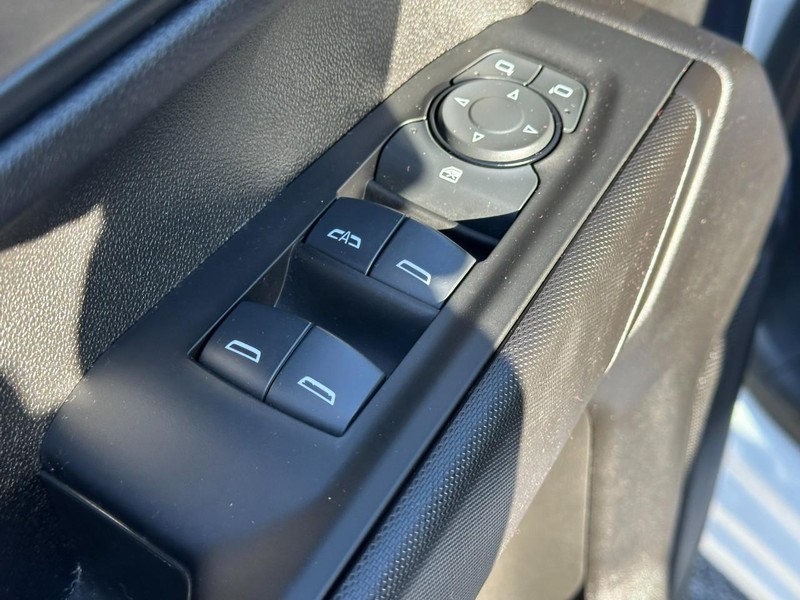 GMC Sierra 1500 Vehicle Full-screen Gallery Image 16