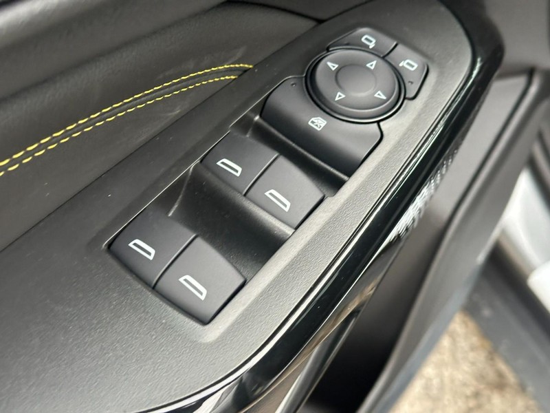 Chevrolet Trax Vehicle Full-screen Gallery Image 9