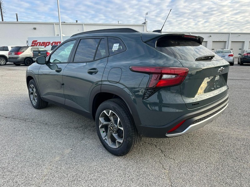 Chevrolet Trax Vehicle Full-screen Gallery Image 3