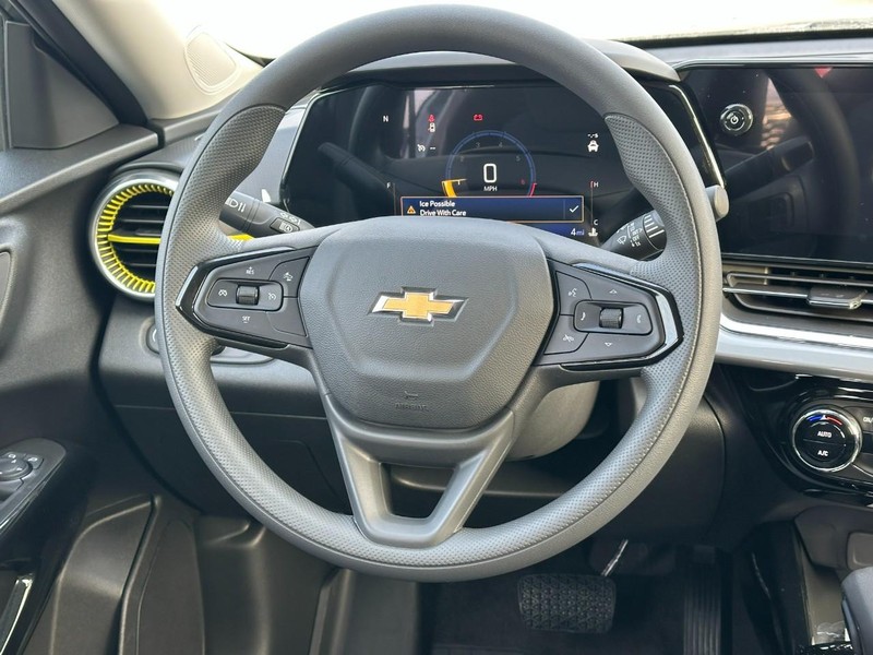 Chevrolet Trax Vehicle Full-screen Gallery Image 6