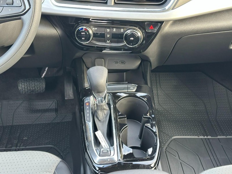 Chevrolet Trax Vehicle Full-screen Gallery Image 8