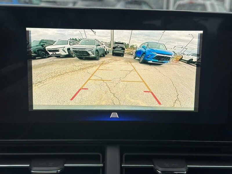 Chevrolet Trax Vehicle Full-screen Gallery Image 13