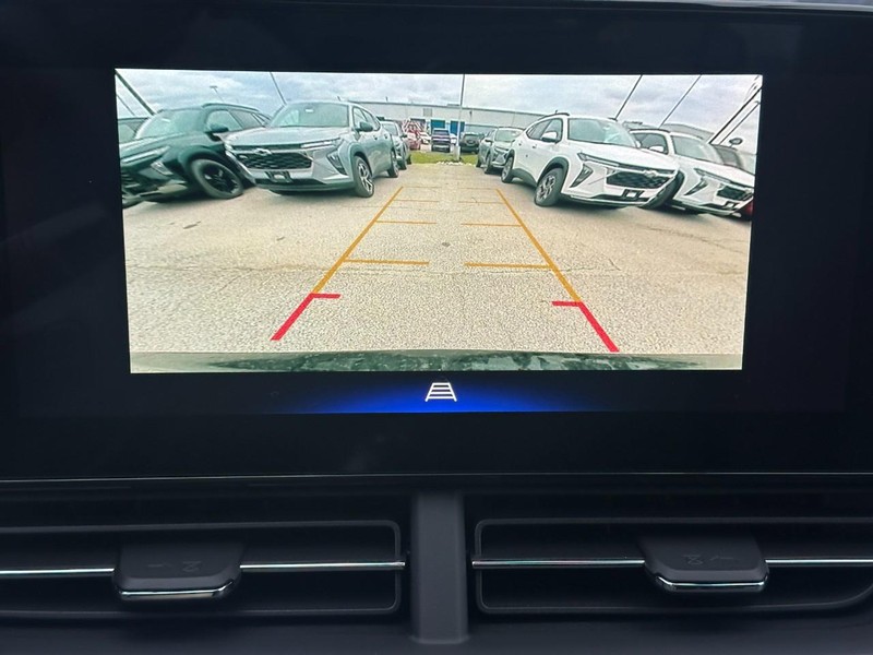 Chevrolet Trax Vehicle Full-screen Gallery Image 15