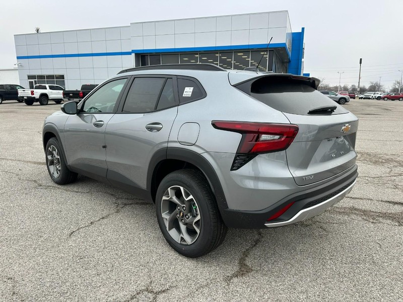 Chevrolet Trax Vehicle Full-screen Gallery Image 3