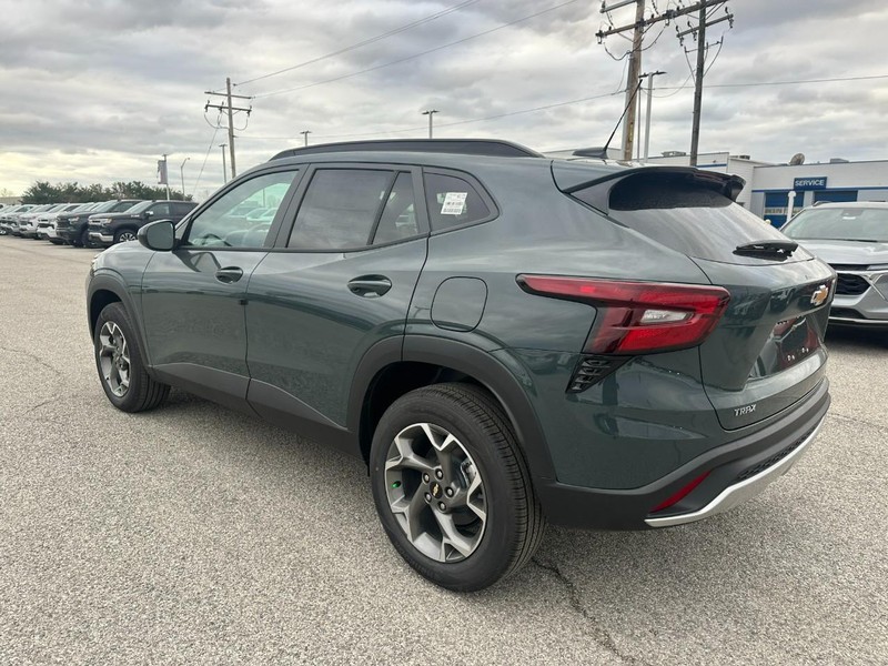 Chevrolet Trax Vehicle Full-screen Gallery Image 3