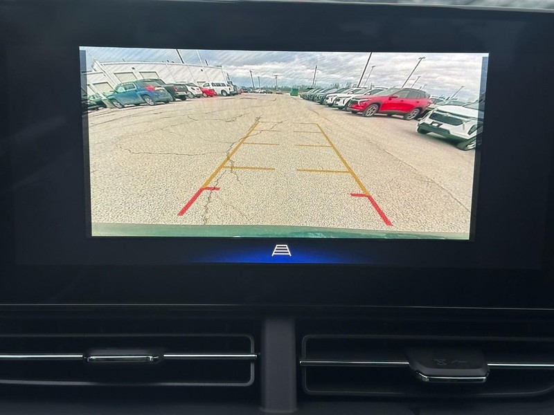 Chevrolet Trax Vehicle Full-screen Gallery Image 12