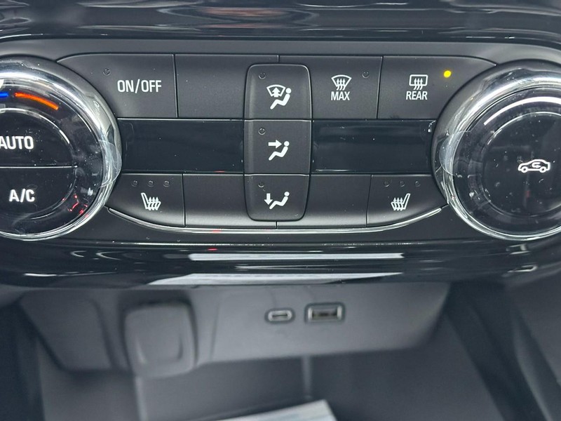 Chevrolet Trax Vehicle Full-screen Gallery Image 13