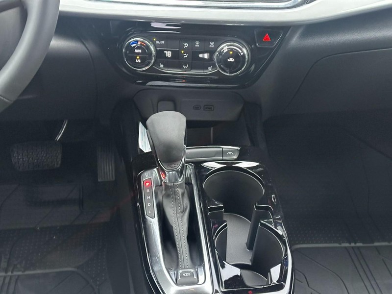 Chevrolet Trax Vehicle Full-screen Gallery Image 8