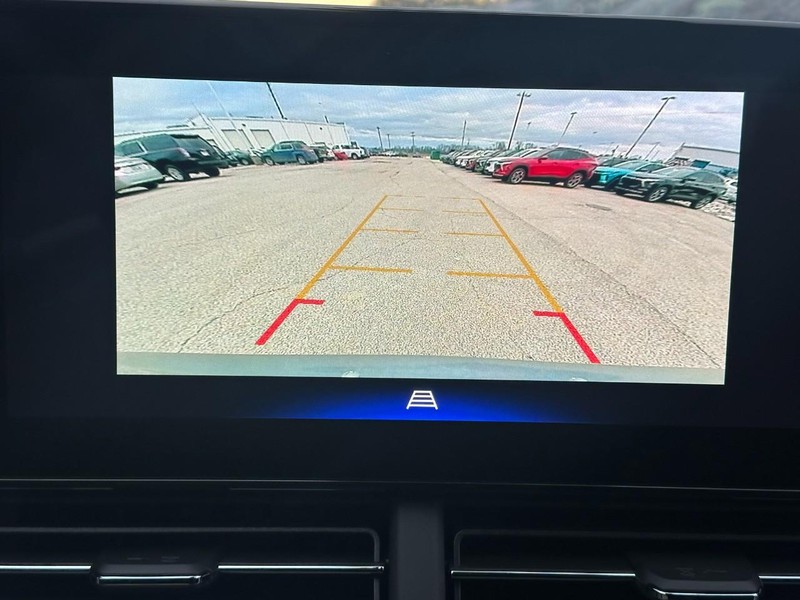 Chevrolet Trax Vehicle Full-screen Gallery Image 14