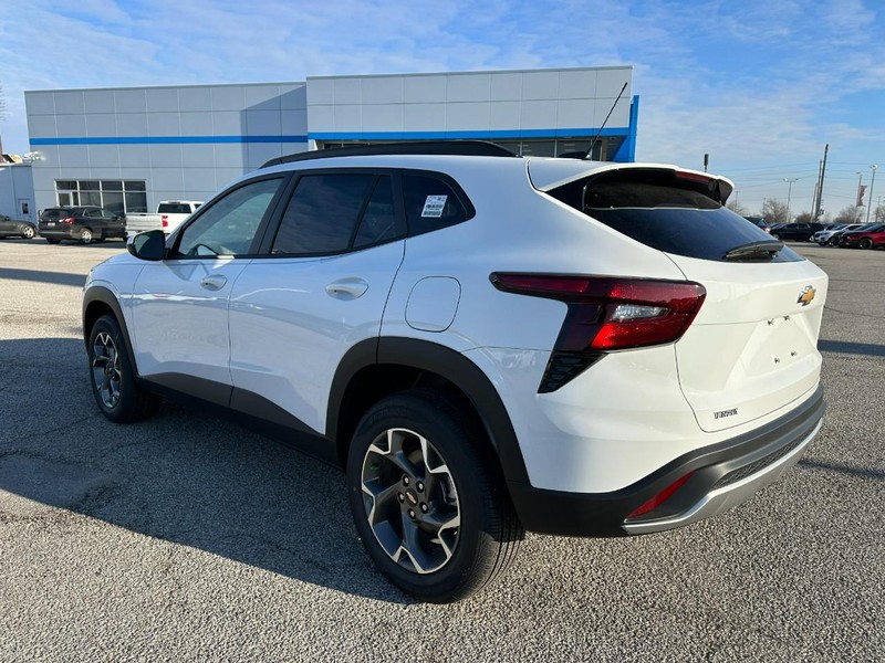 Chevrolet Trax Vehicle Full-screen Gallery Image 3