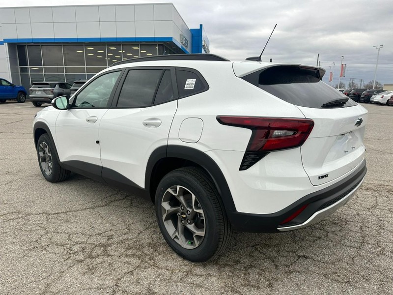 Chevrolet Trax Vehicle Full-screen Gallery Image 3