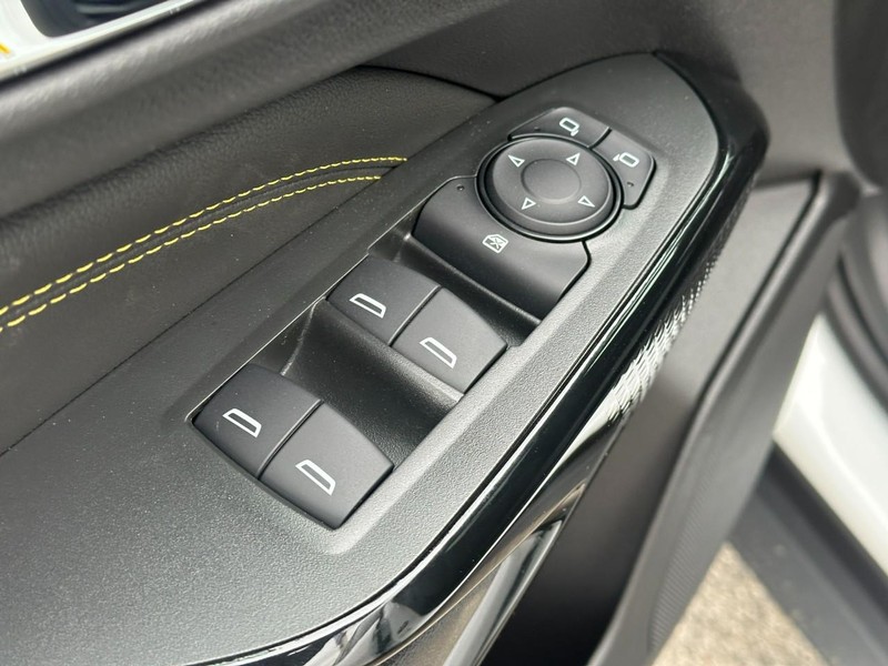 Chevrolet Trax Vehicle Full-screen Gallery Image 9