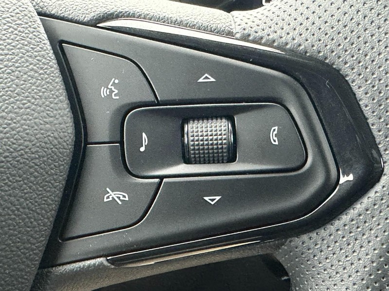 Chevrolet Trax Vehicle Full-screen Gallery Image 12