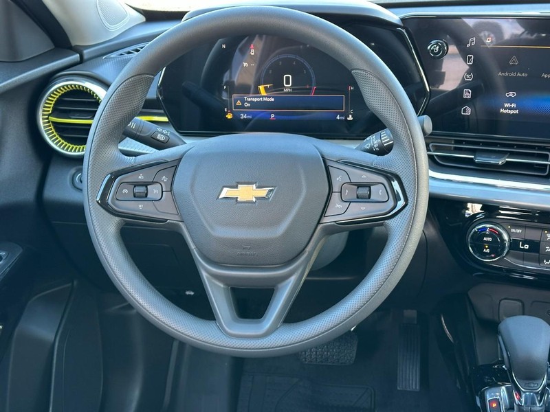 Chevrolet Trax Vehicle Full-screen Gallery Image 6