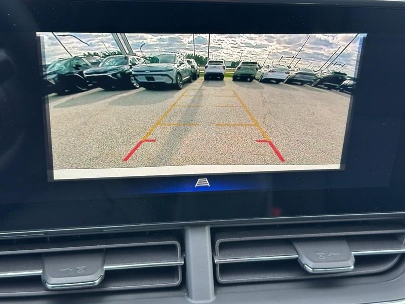 Chevrolet Trax Vehicle Full-screen Gallery Image 12