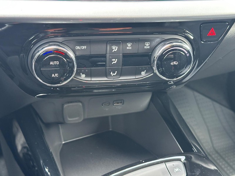 Chevrolet Trax Vehicle Full-screen Gallery Image 13