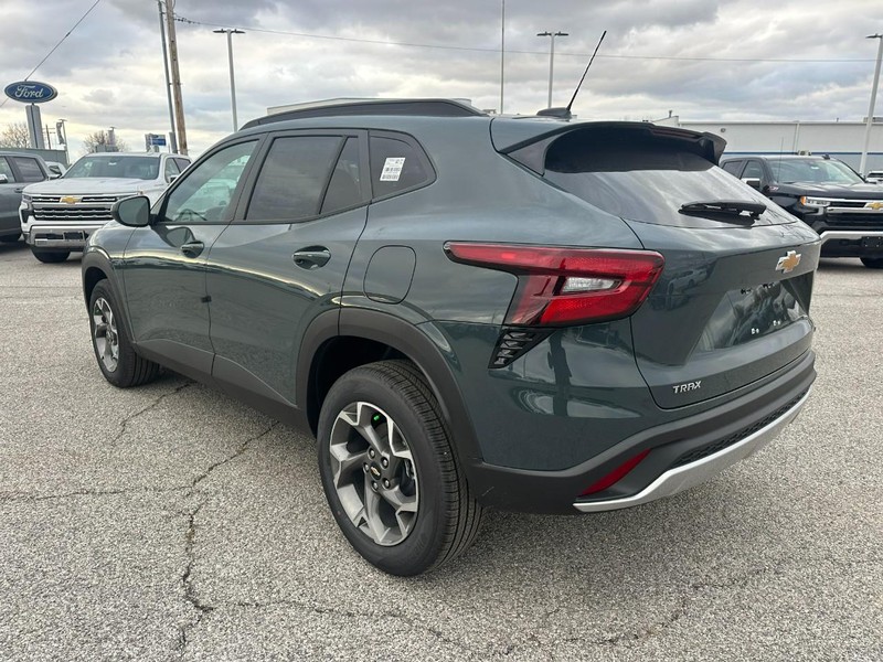 Chevrolet Trax Vehicle Full-screen Gallery Image 3