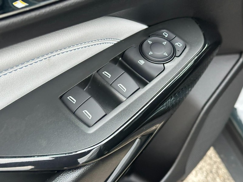 Chevrolet Trax Vehicle Full-screen Gallery Image 9