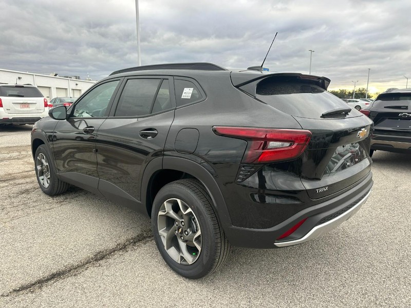 Chevrolet Trax Vehicle Full-screen Gallery Image 3