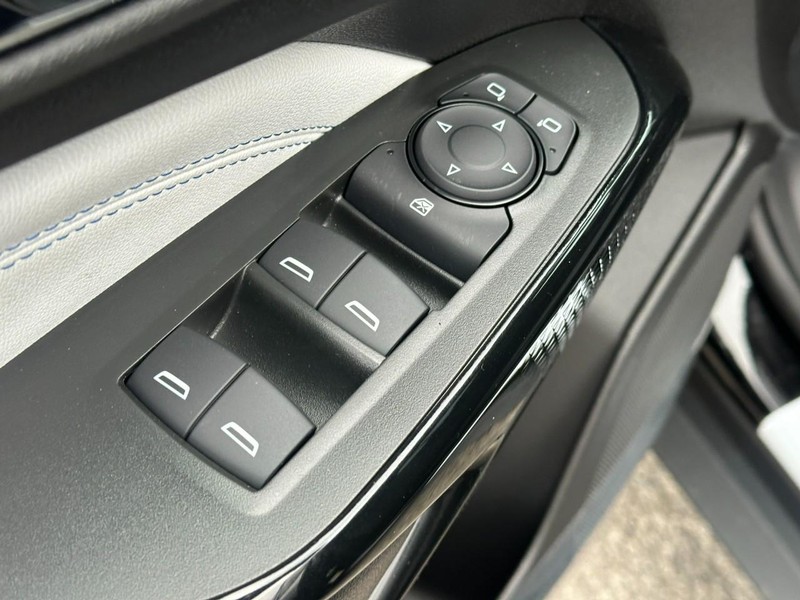 Chevrolet Trax Vehicle Full-screen Gallery Image 9