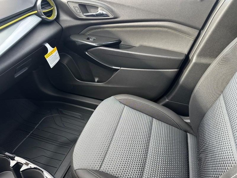 Chevrolet Trax Vehicle Full-screen Gallery Image 15