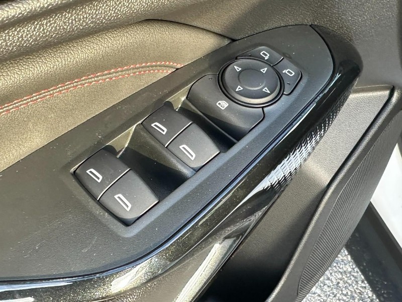 Chevrolet Trax Vehicle Full-screen Gallery Image 9