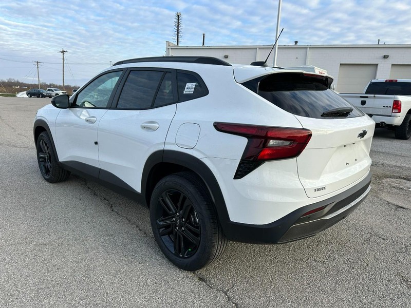 Chevrolet Trax Vehicle Full-screen Gallery Image 3