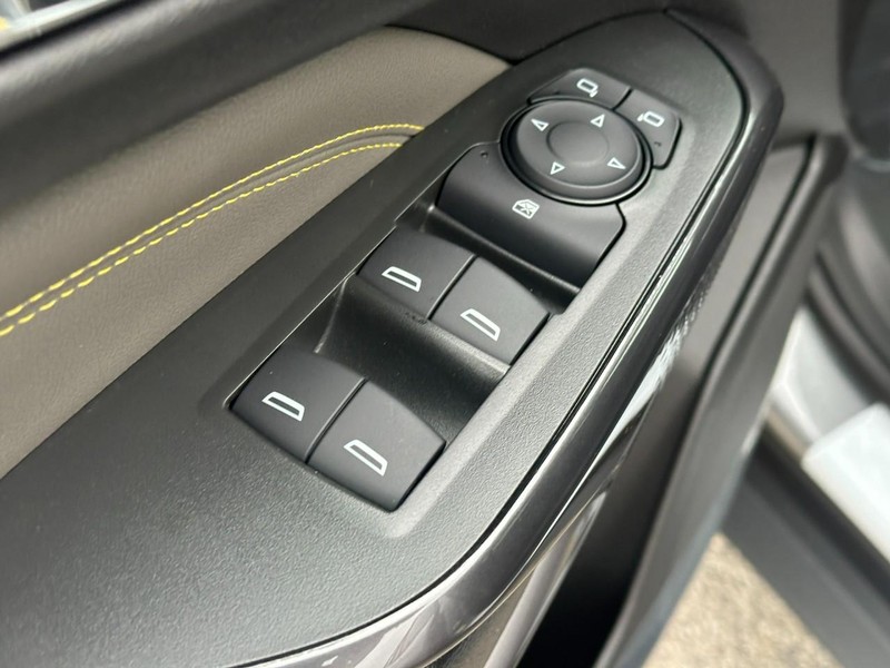 Chevrolet Trax Vehicle Full-screen Gallery Image 9