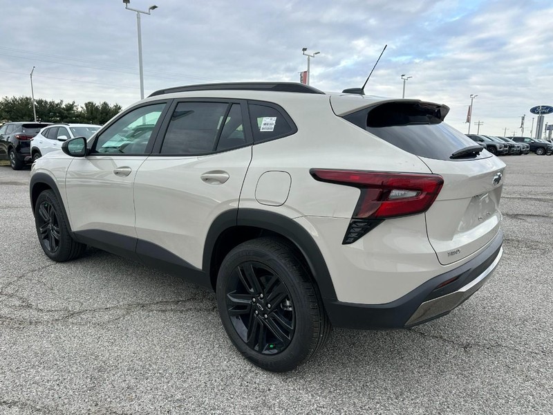 Chevrolet Trax Vehicle Full-screen Gallery Image 3