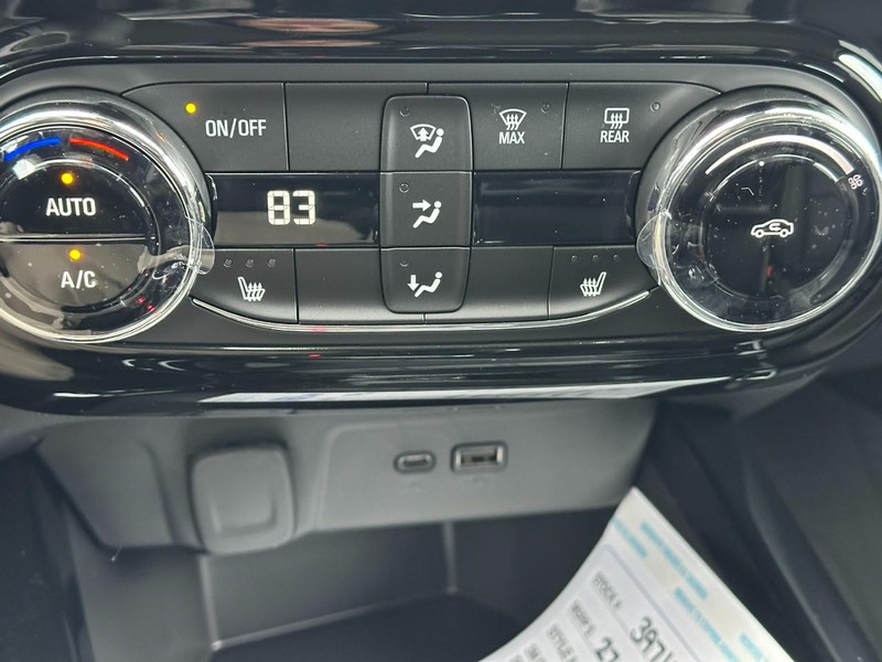 Chevrolet Trax Vehicle Full-screen Gallery Image 13