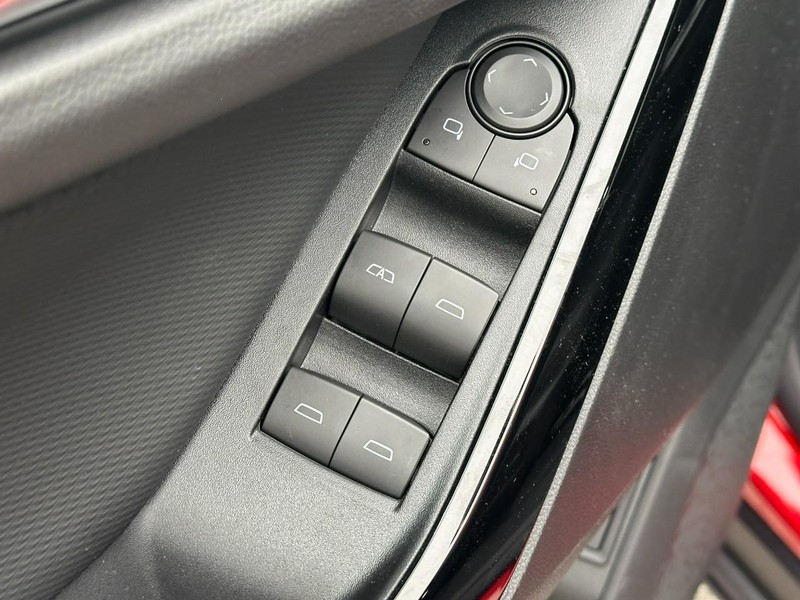 Chevrolet Equinox Vehicle Full-screen Gallery Image 9