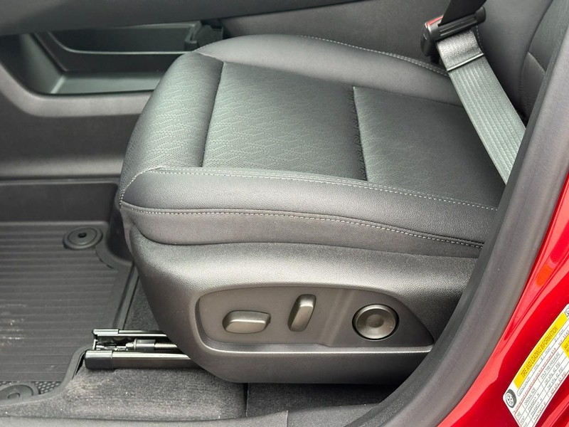 Chevrolet Equinox Vehicle Full-screen Gallery Image 10