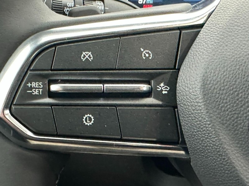 Chevrolet Equinox Vehicle Full-screen Gallery Image 11